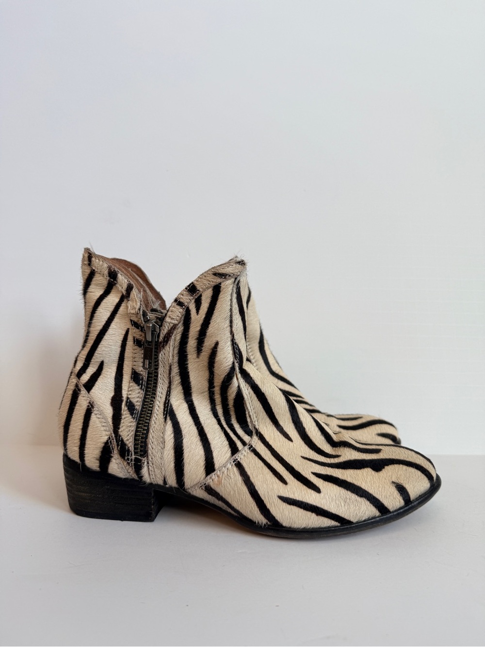 Seychelles Lucky Penny Zebra Print Calf Hair Ankle Boots Western Booties Size 8